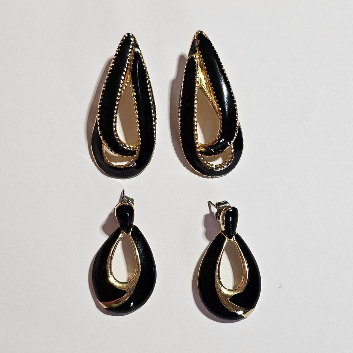 Black Enamel Gold-tone Elegant Hooped Earrings Pierced 2 Pair 90s Vintage