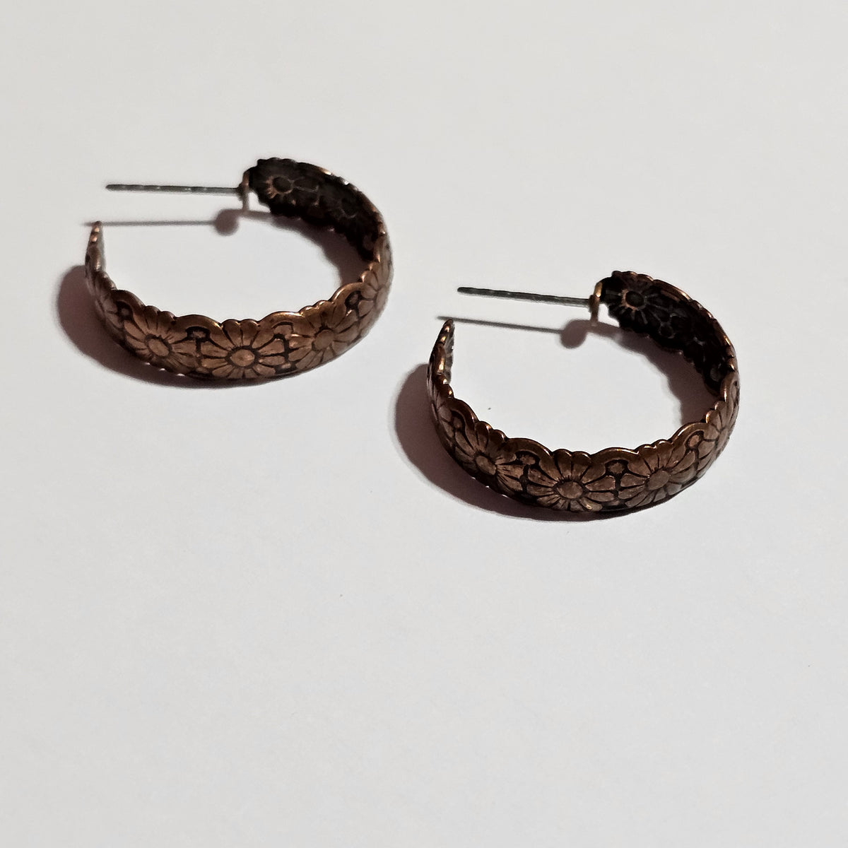 Engraved Floral Daisy Flowers Copper Hoop Pierced Earrings Vintage