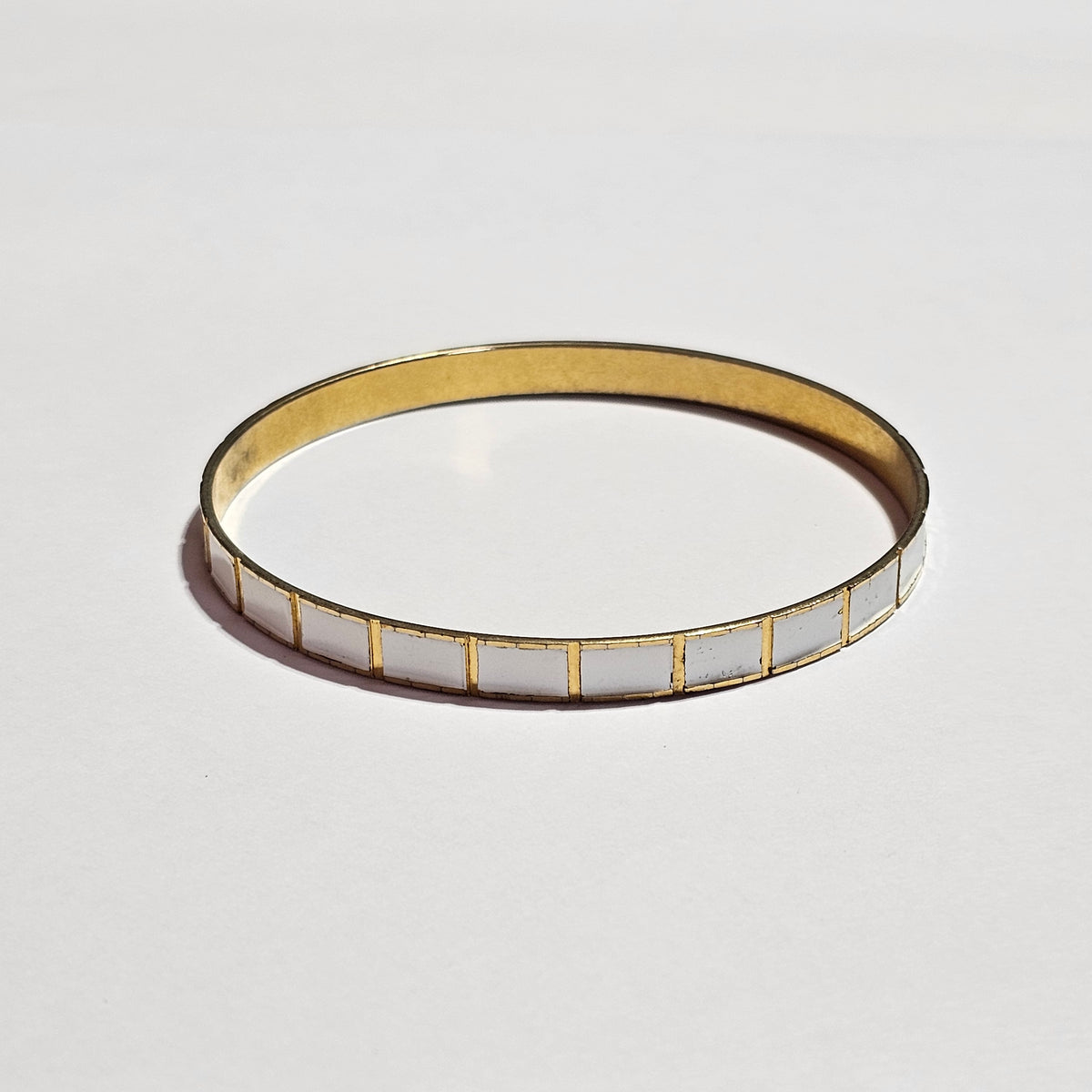 Crown Trifari White Enamel Inlaid Gold-tone Bangle Bracelet Vintage