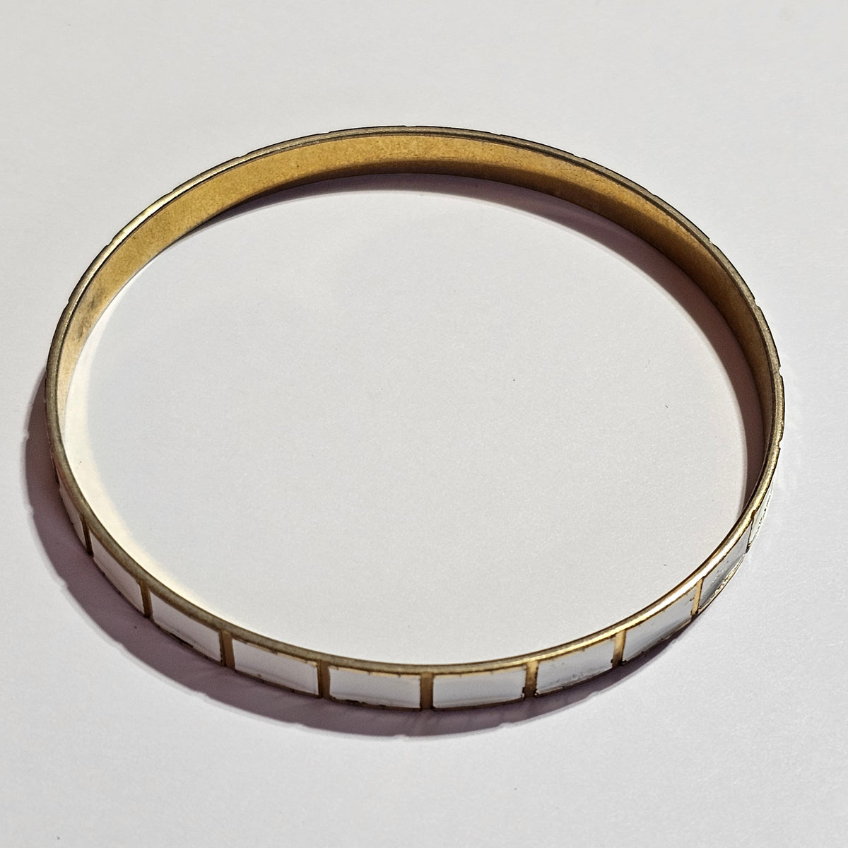Crown Trifari White Enamel Inlaid Gold-tone Bangle Bracelet Vintage