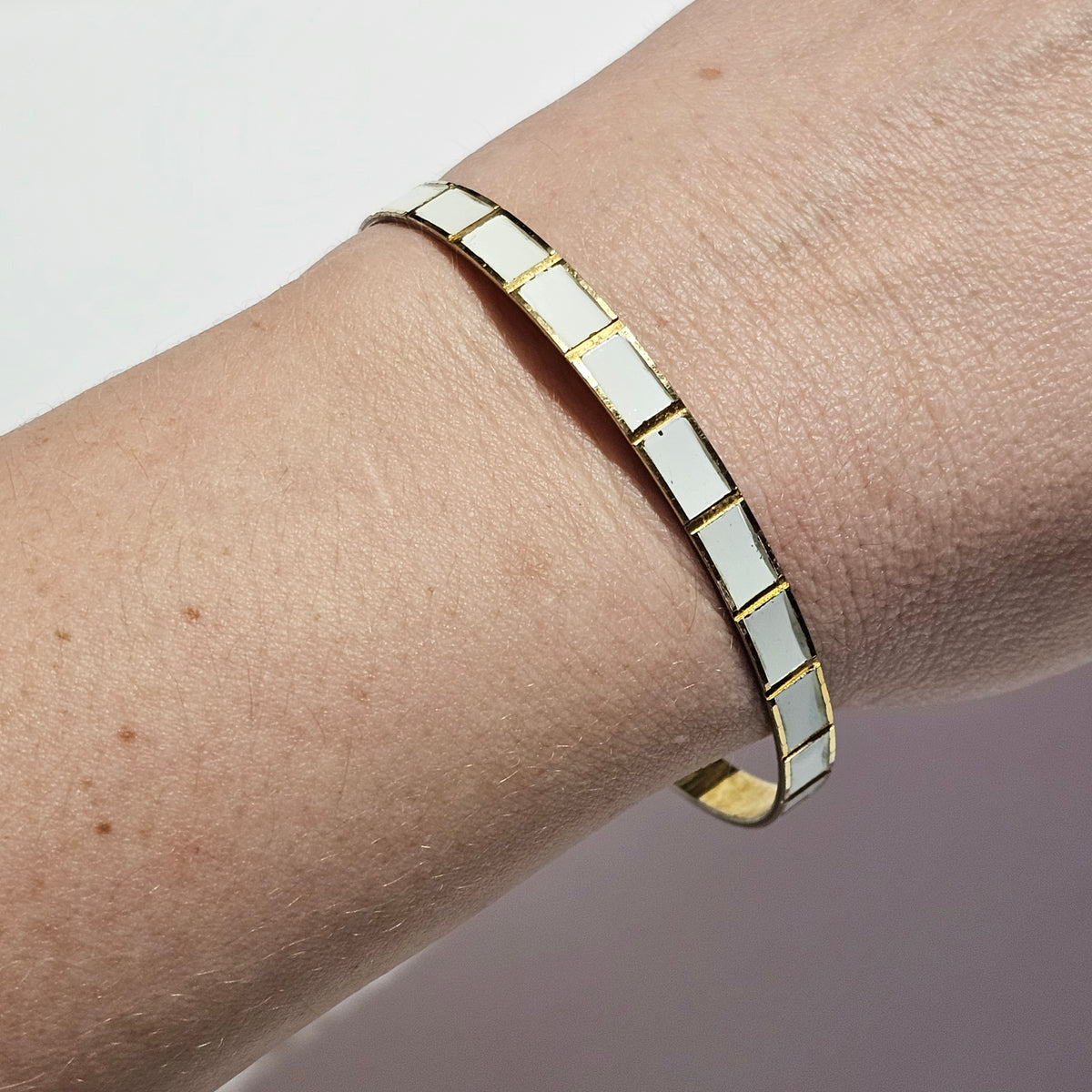 Crown Trifari White Enamel Inlaid Gold-tone Bangle Bracelet Vintage