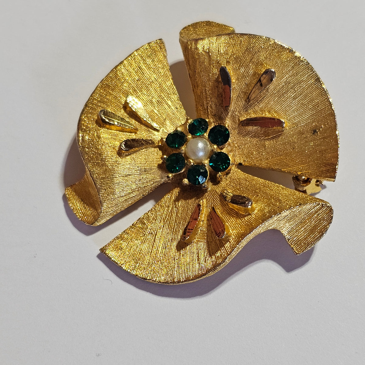 Textured Gold-tone Ribbon Flower Rhinestones Vintage Brooch