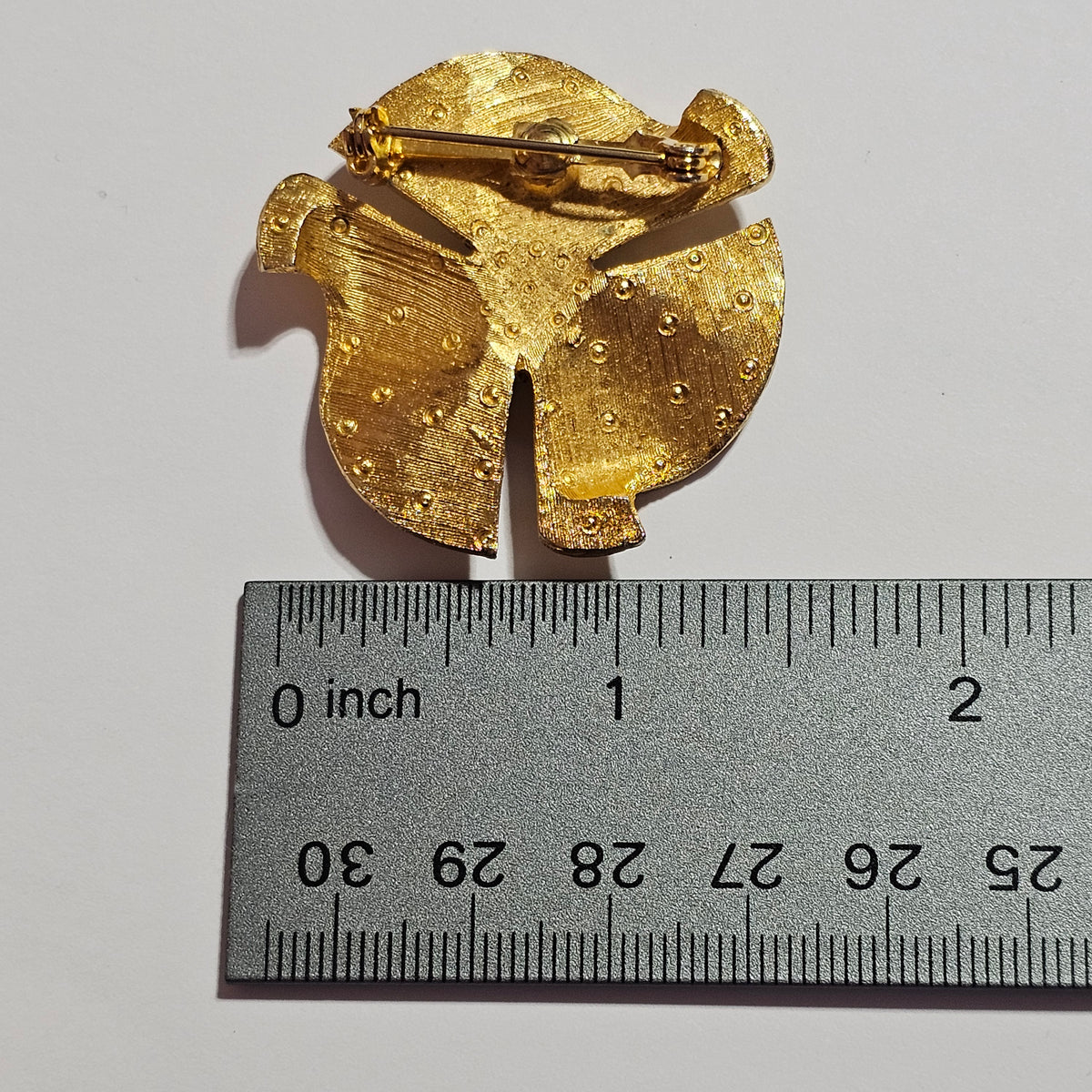 Textured Gold-tone Ribbon Flower Rhinestones Vintage Brooch