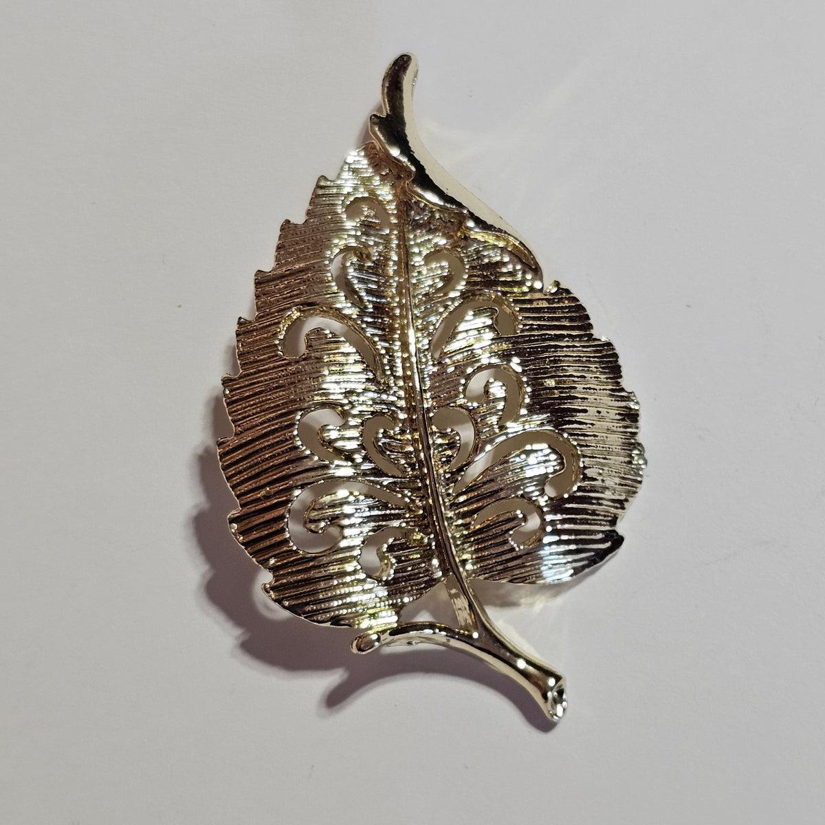 Textured Open Work Gold-tone Leaf Brooch Vintage Signed Gerrys