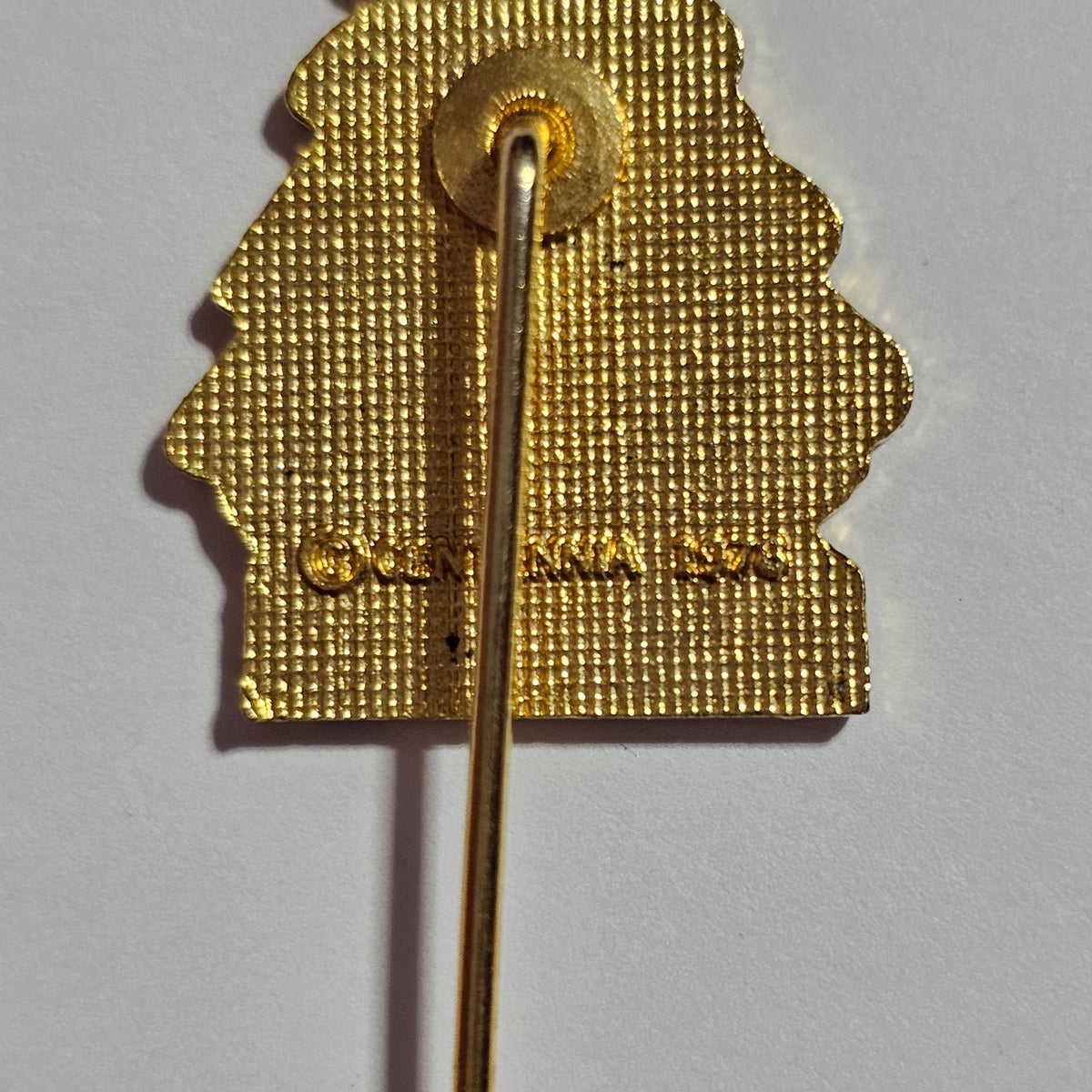 Christmas Tree Gift Present Hat Stick Pin Gold-tone Vintage