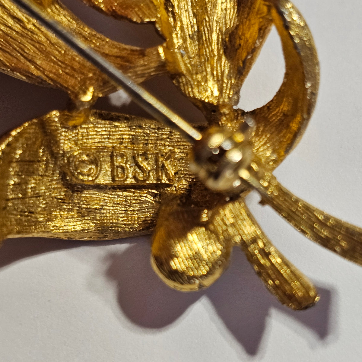 Gold-tone Textured Leaf Ribbon Faux Pearl Vintage Brooch Signed BSK