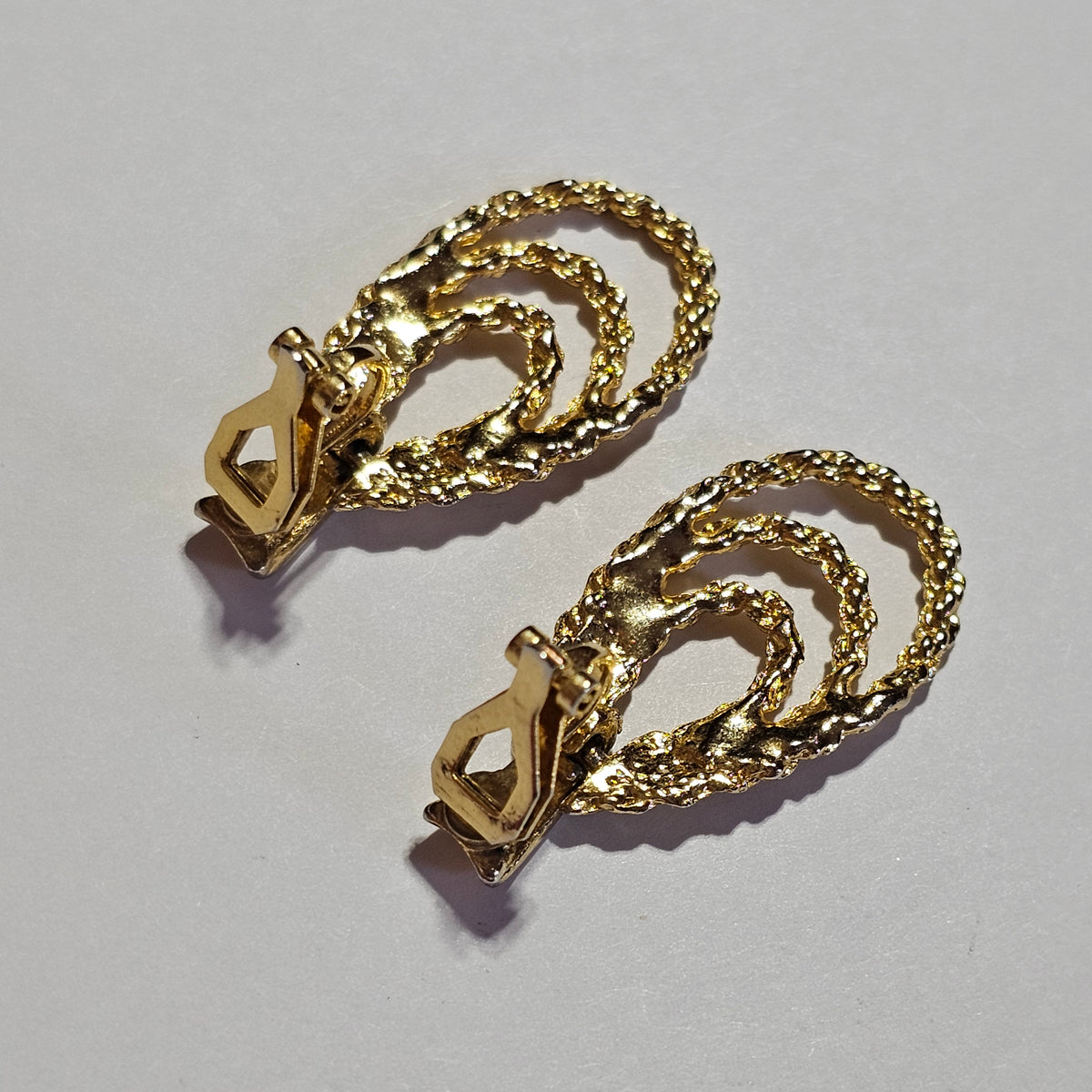 Gold-tone Twisted Textured Layered Oval Hoop Dangle Pierced Earrings Vintage