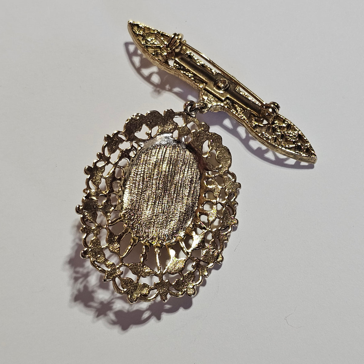Gold-tone Acrylic Carnelian Ornate Filigree Bar Dangle Brooch Vintage