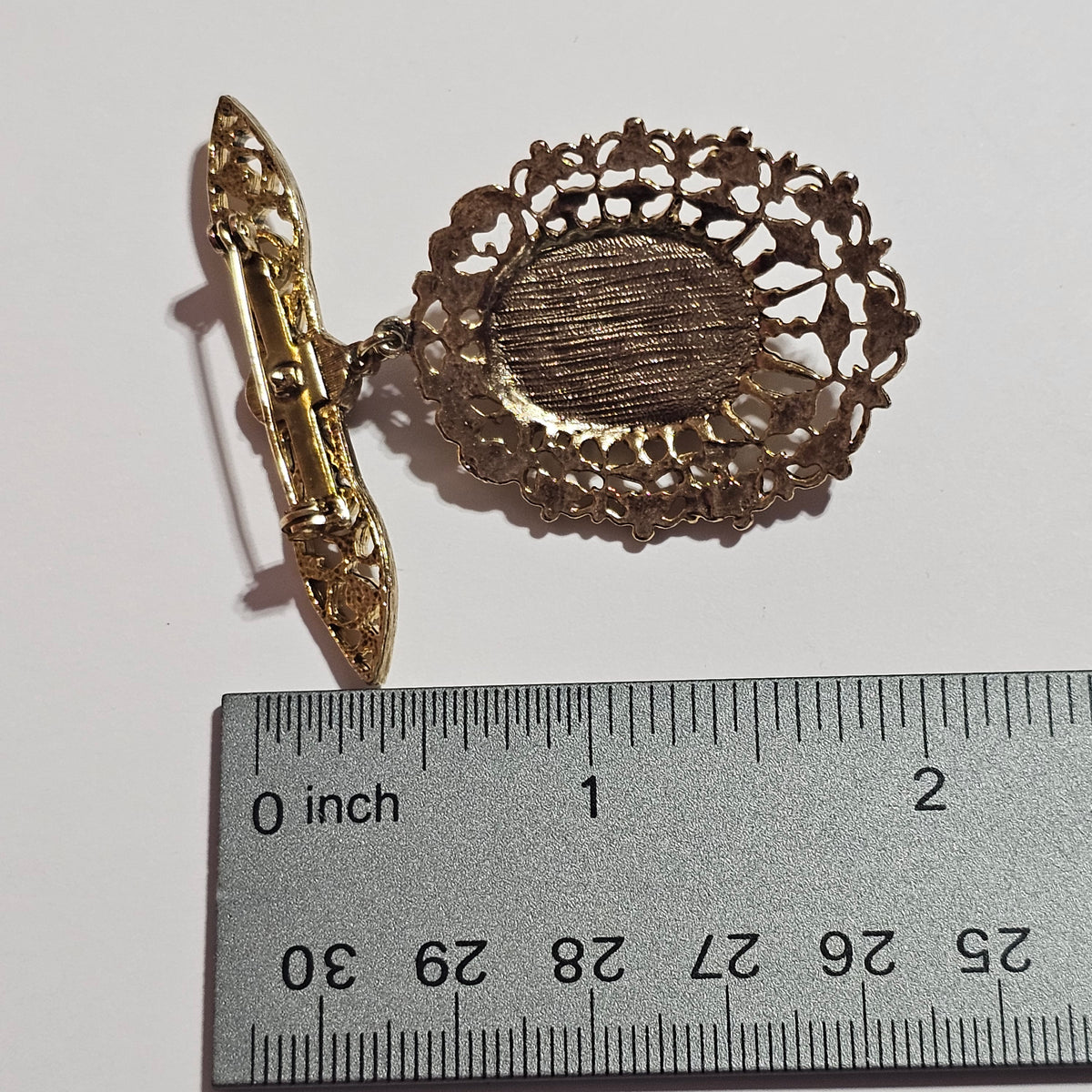 Gold-tone Acrylic Carnelian Ornate Filigree Bar Dangle Brooch Vintage