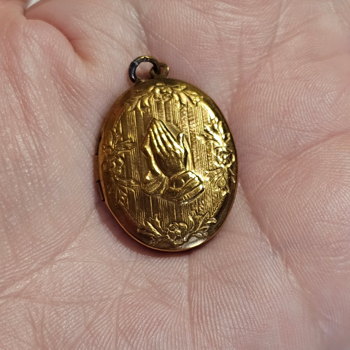 Engraved Floral Praying Hands Religious Oval Brass Locket Pendant Vintage