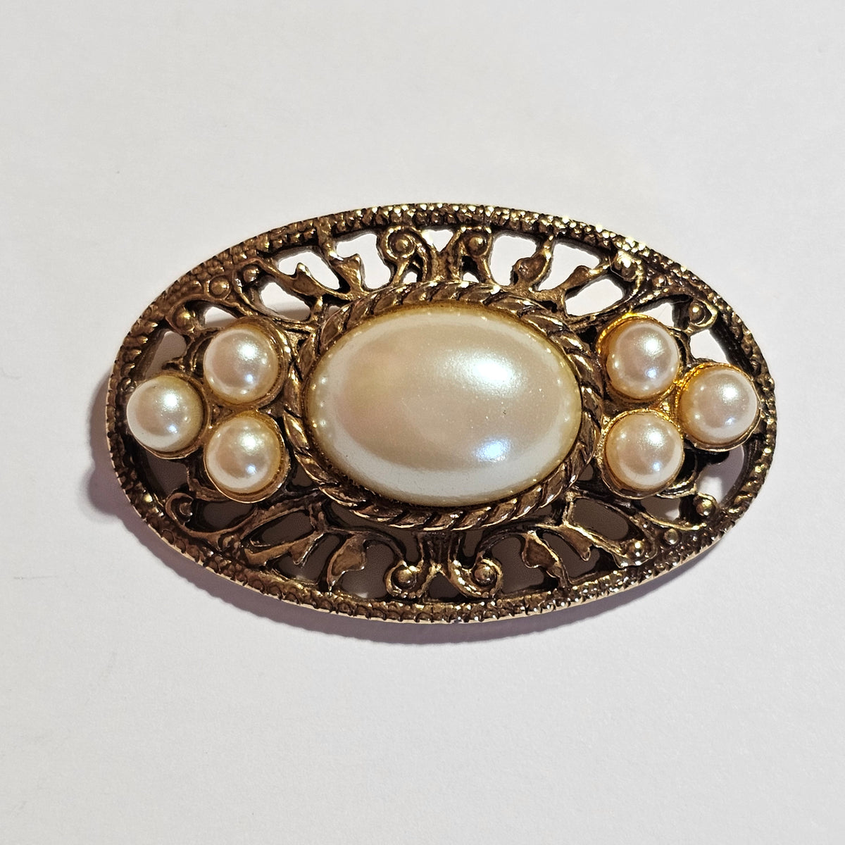 Faux Pearl Gold-tone Filigree Oval Brooch Pin Vintage Signed Paquette