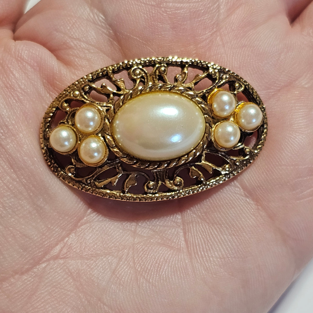 Faux Pearl Gold-tone Filigree Oval Brooch Pin Vintage Signed Paquette