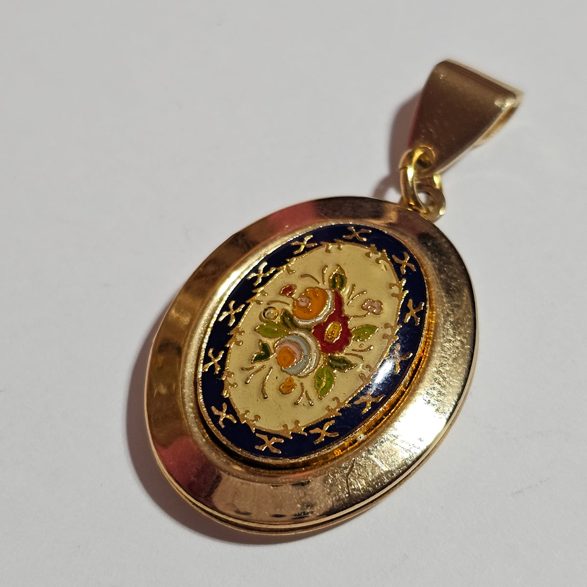 Rose Bouquet Design Gold-tone Locket Pendant Vintage