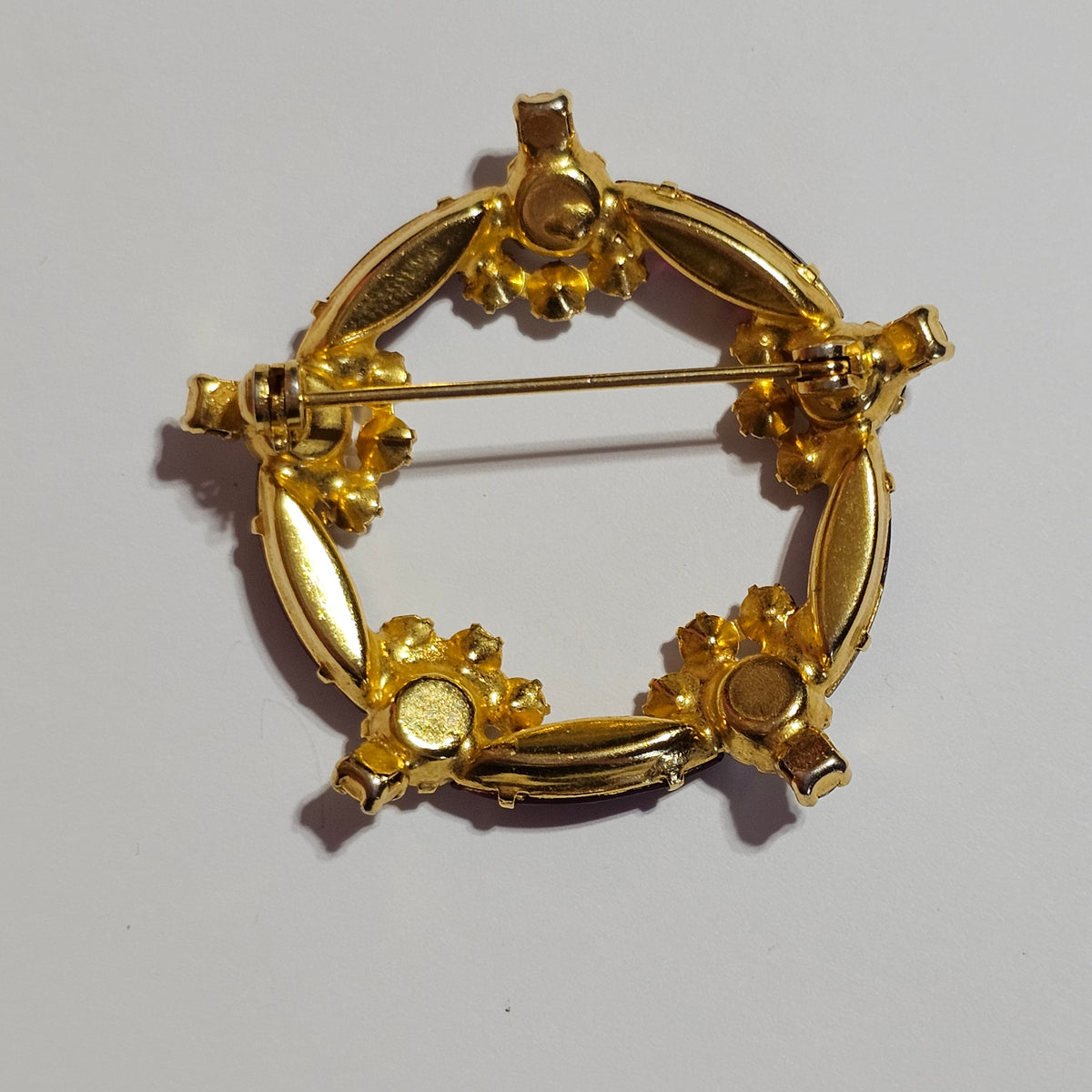 Gold-tone Round Red Marquee Rhinestone Wreath Brooch Vintage