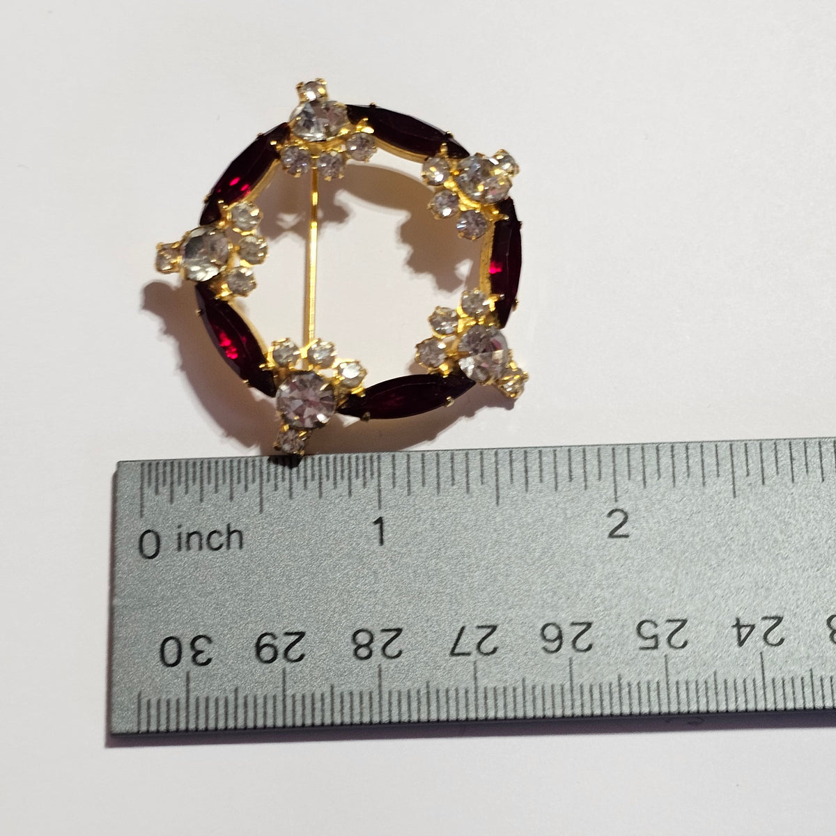 Gold-tone Round Red Marquee Rhinestone Wreath Brooch Vintage