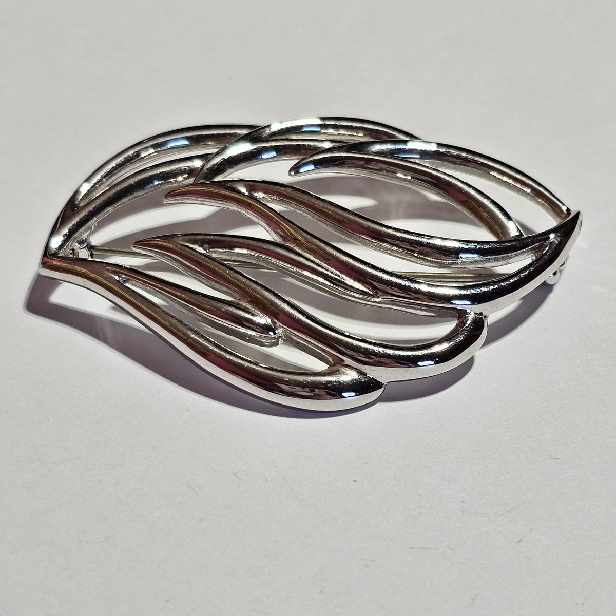 Mod Design Open Work Leaf Foliage Brooch Vintage Signed Monet