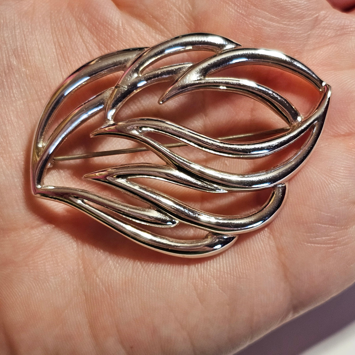 Mod Design Open Work Leaf Foliage Brooch Vintage Signed Monet