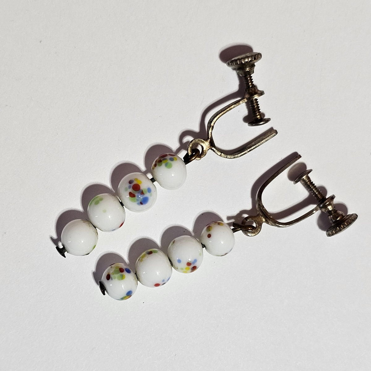 Round White Glass Beads Painted Flowers Dangle Screw back Earrings Vintage