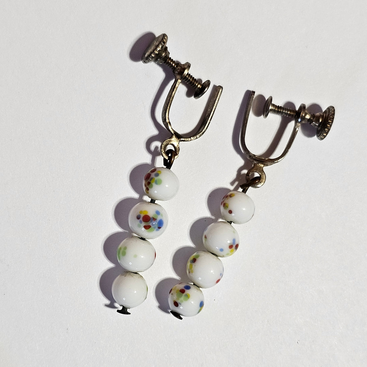 Round White Glass Beads Painted Flowers Dangle Screw back Earrings Vintage