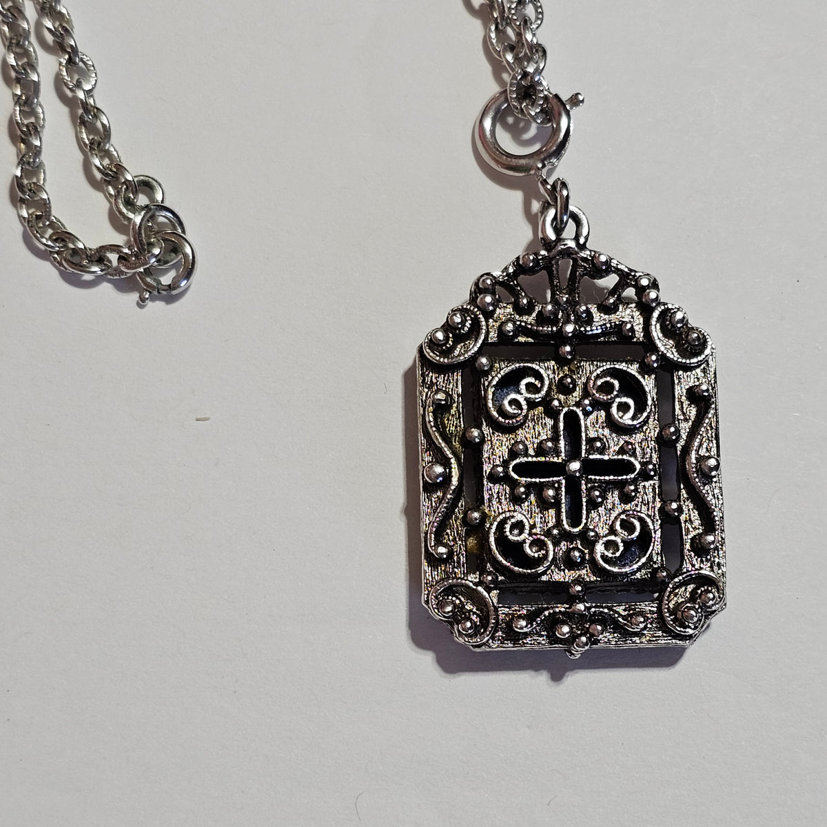 Ornate Silver-tone Blue Marble Acrylic Vintage Style Pendant Chain Necklace