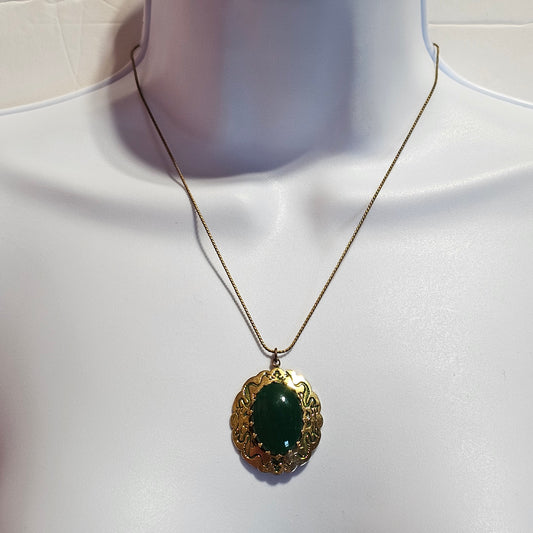 Green Onyx Cabochon Set In Gold-tone Brass Pendant Vintage Necklace
