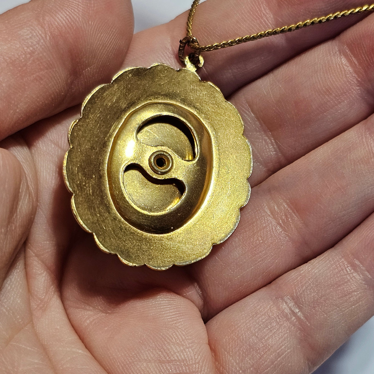 Green Onyx Cabochon Set In Gold-tone Brass Pendant Vintage Necklace