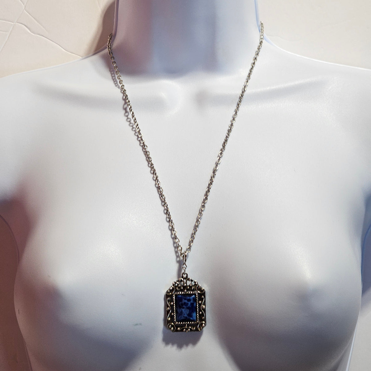 Ornate Silver-tone Blue Marble Acrylic Vintage Style Pendant Chain Necklace