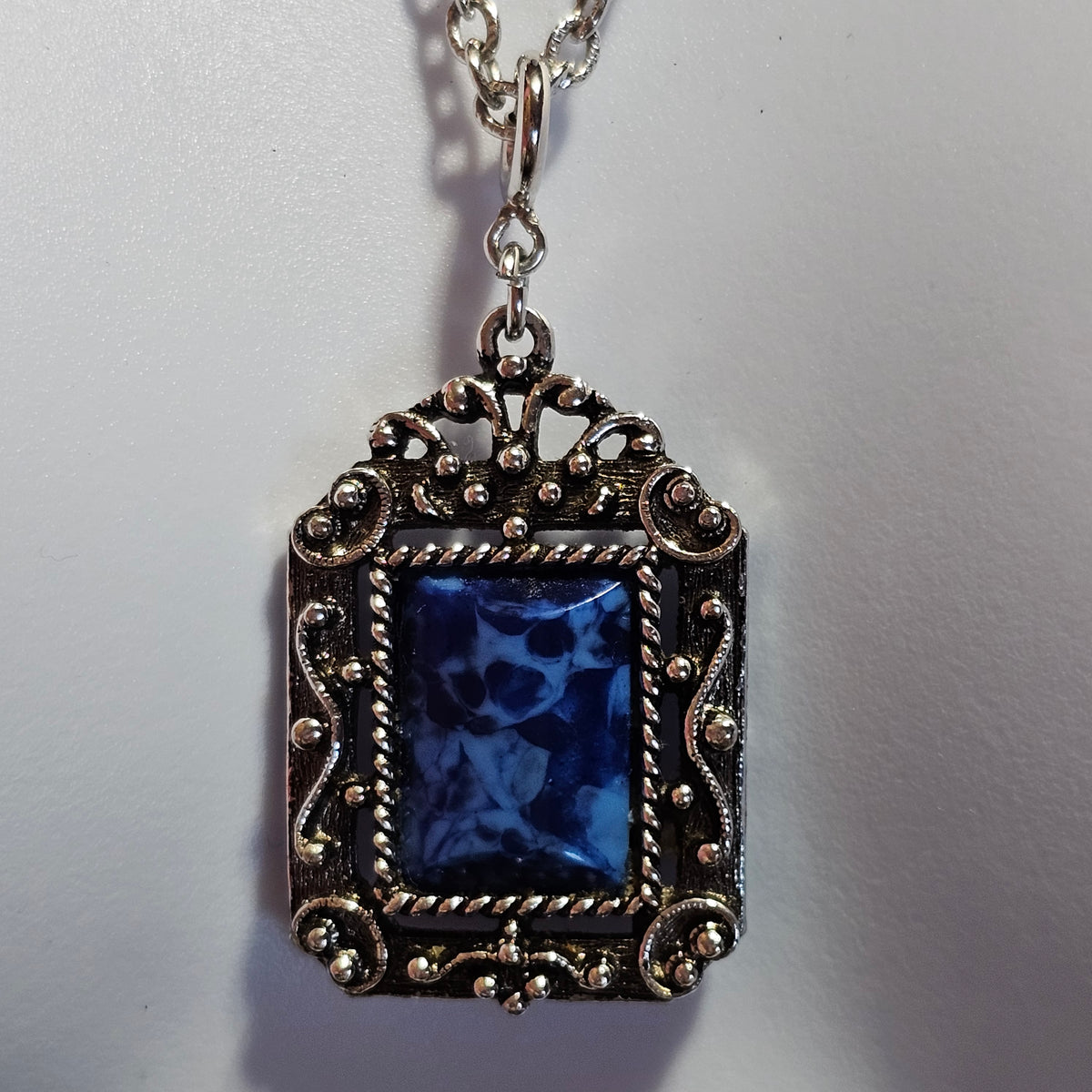 Ornate Silver-tone Blue Marble Acrylic Vintage Style Pendant Chain Necklace