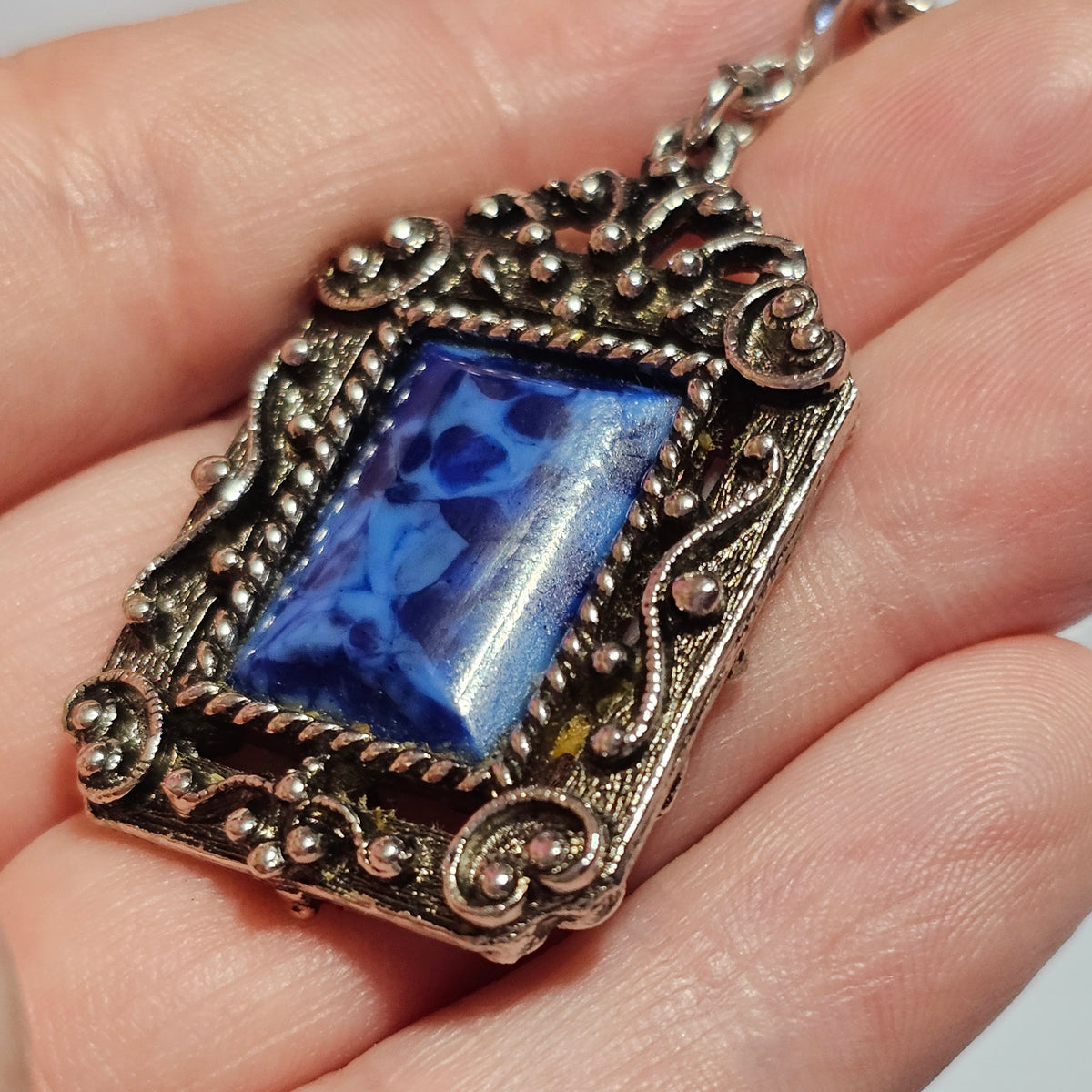 Ornate Silver-tone Blue Marble Acrylic Vintage Style Pendant Chain Necklace
