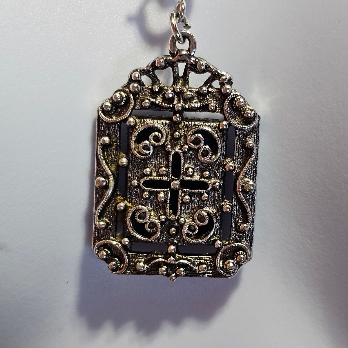 Ornate Silver-tone Blue Marble Acrylic Vintage Style Pendant Chain Necklace
