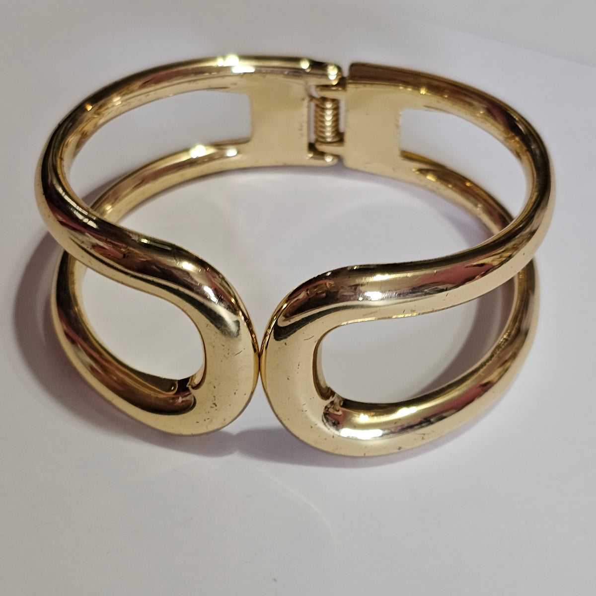 Thick Gold-tone Clamper Vintage Chunky Hinged