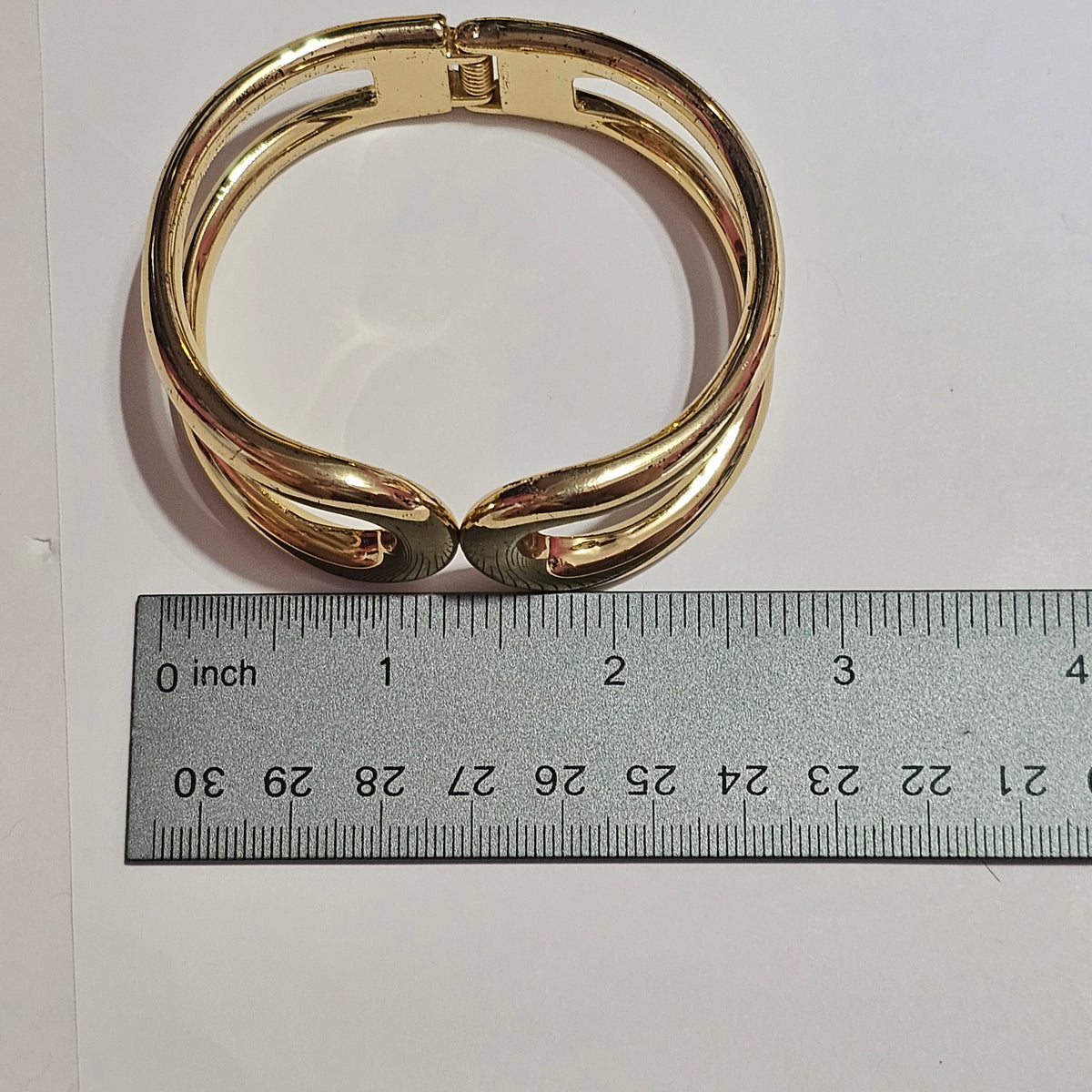 Thick Gold-tone Clamper Vintage Chunky Hinged