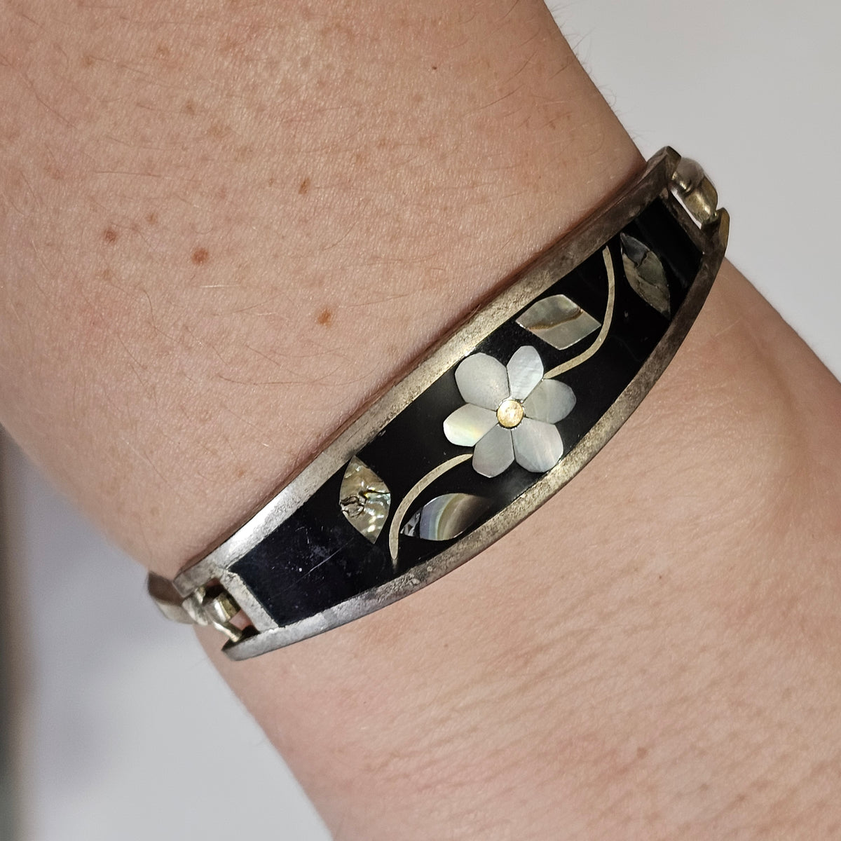 Silver-tone Inlay Mother of Pearl Flower Clamper Bracelet