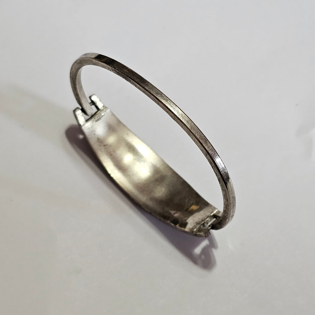 Silver-tone Inlay Mother of Pearl Flower Clamper Bracelet