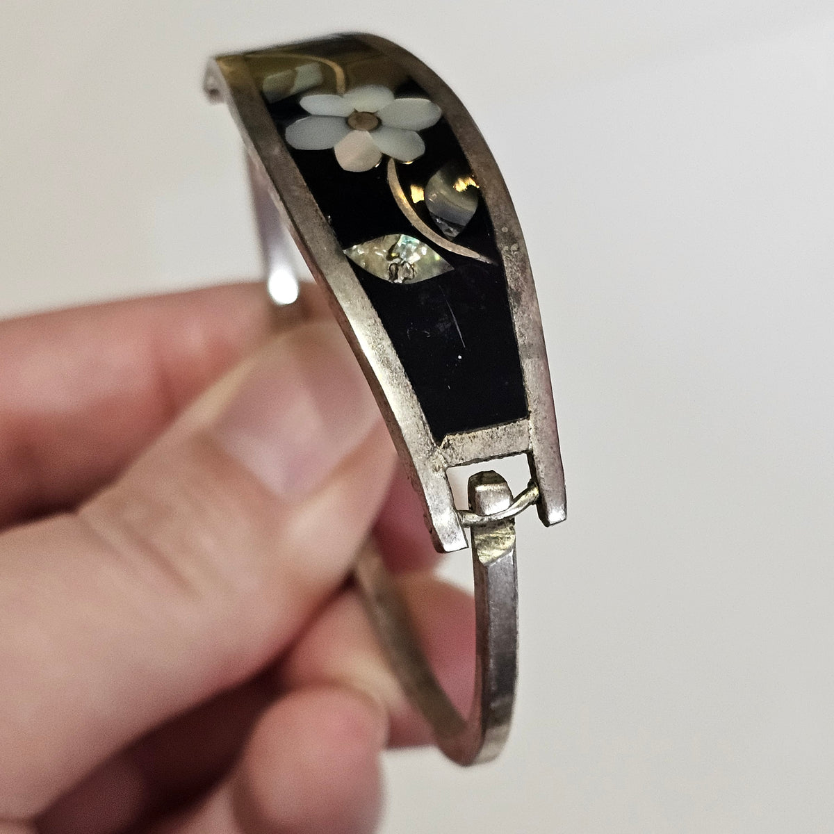 Silver-tone Inlay Mother of Pearl Flower Clamper Bracelet