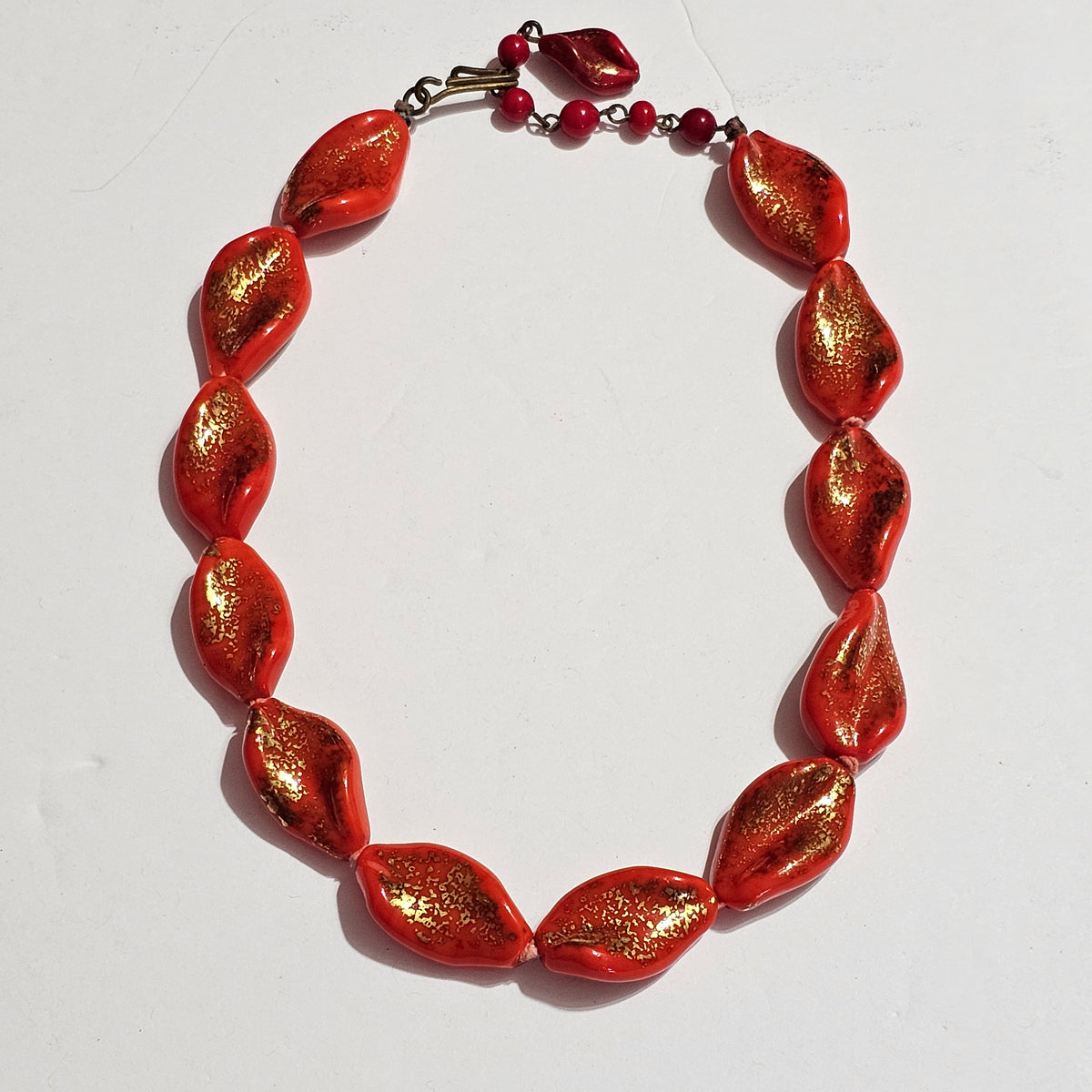 (638) Venetian Vintage Twisted Red Glass Gold Painted Splatter Beaded Necklace