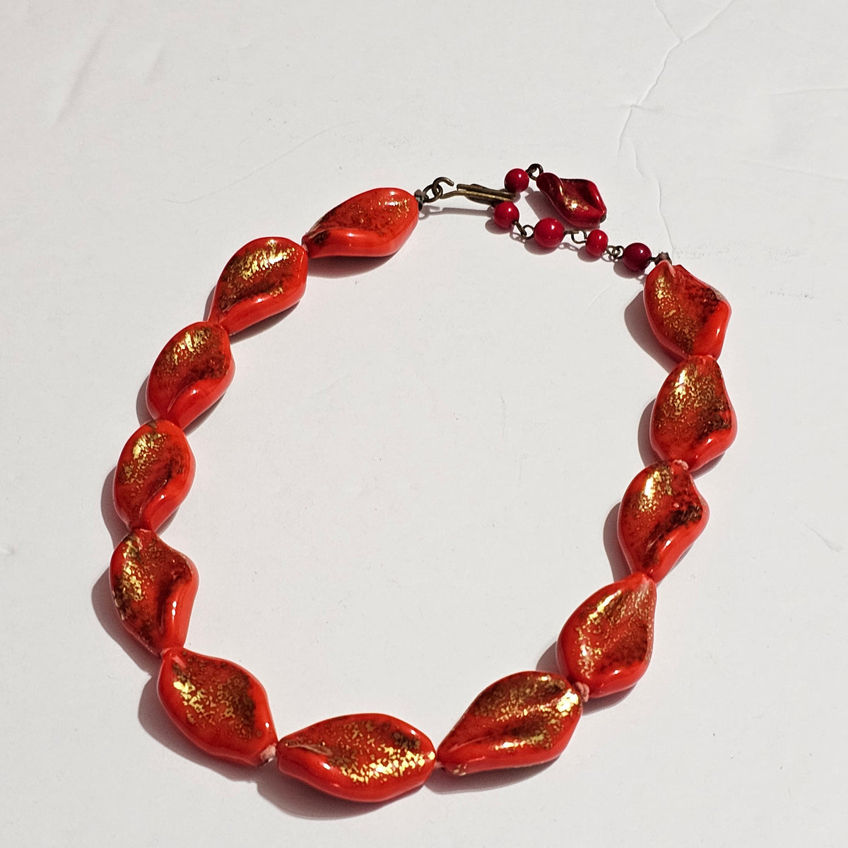 (638) Venetian Vintage Twisted Red Glass Gold Painted Splatter Beaded Necklace