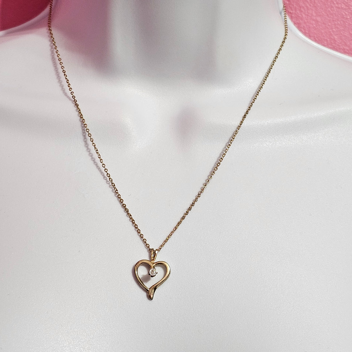 (639) Gold Plated Dainty Heart Pendant Necklace Chain Feminine Romantic