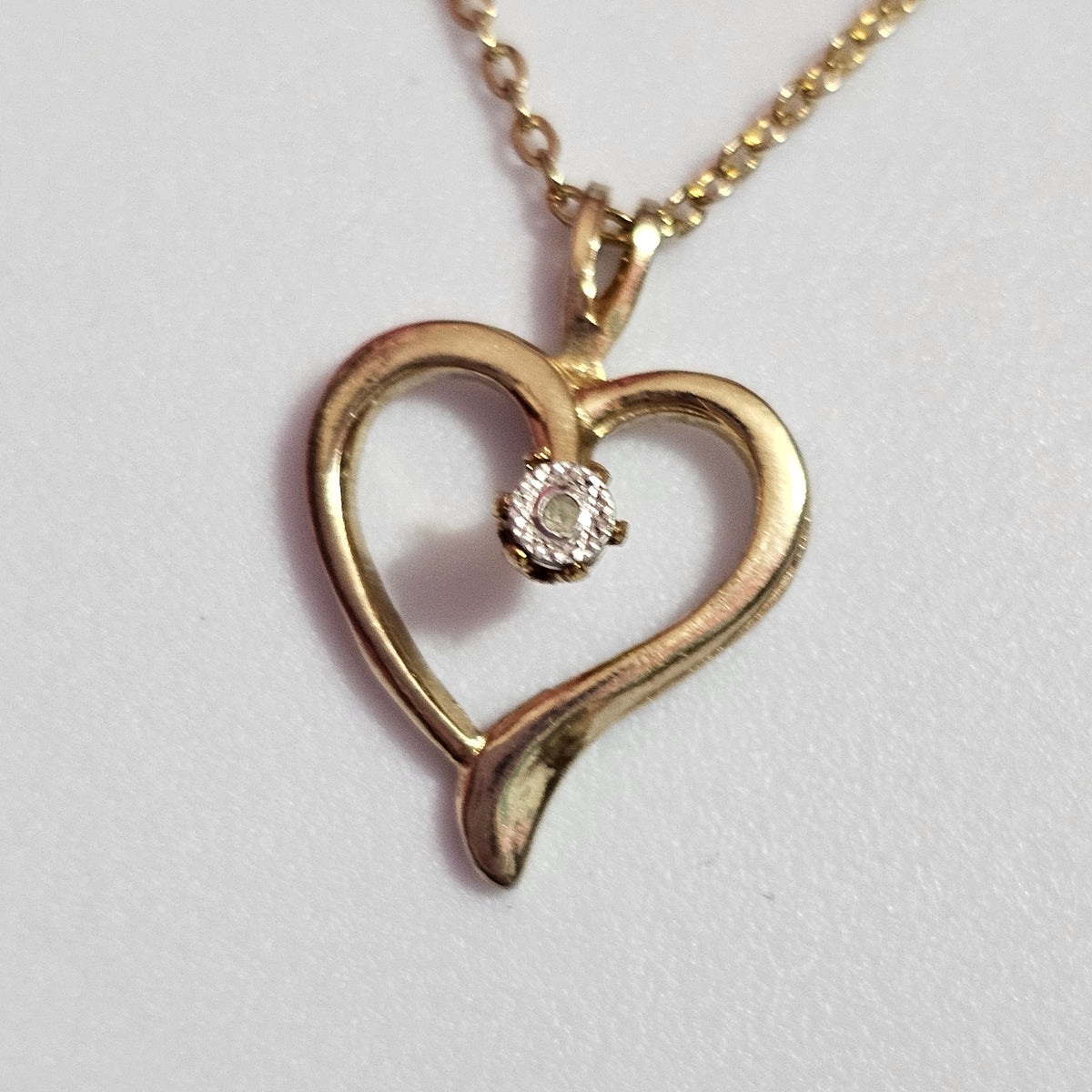 (639) Gold Plated Dainty Heart Pendant Necklace Chain Feminine Romantic