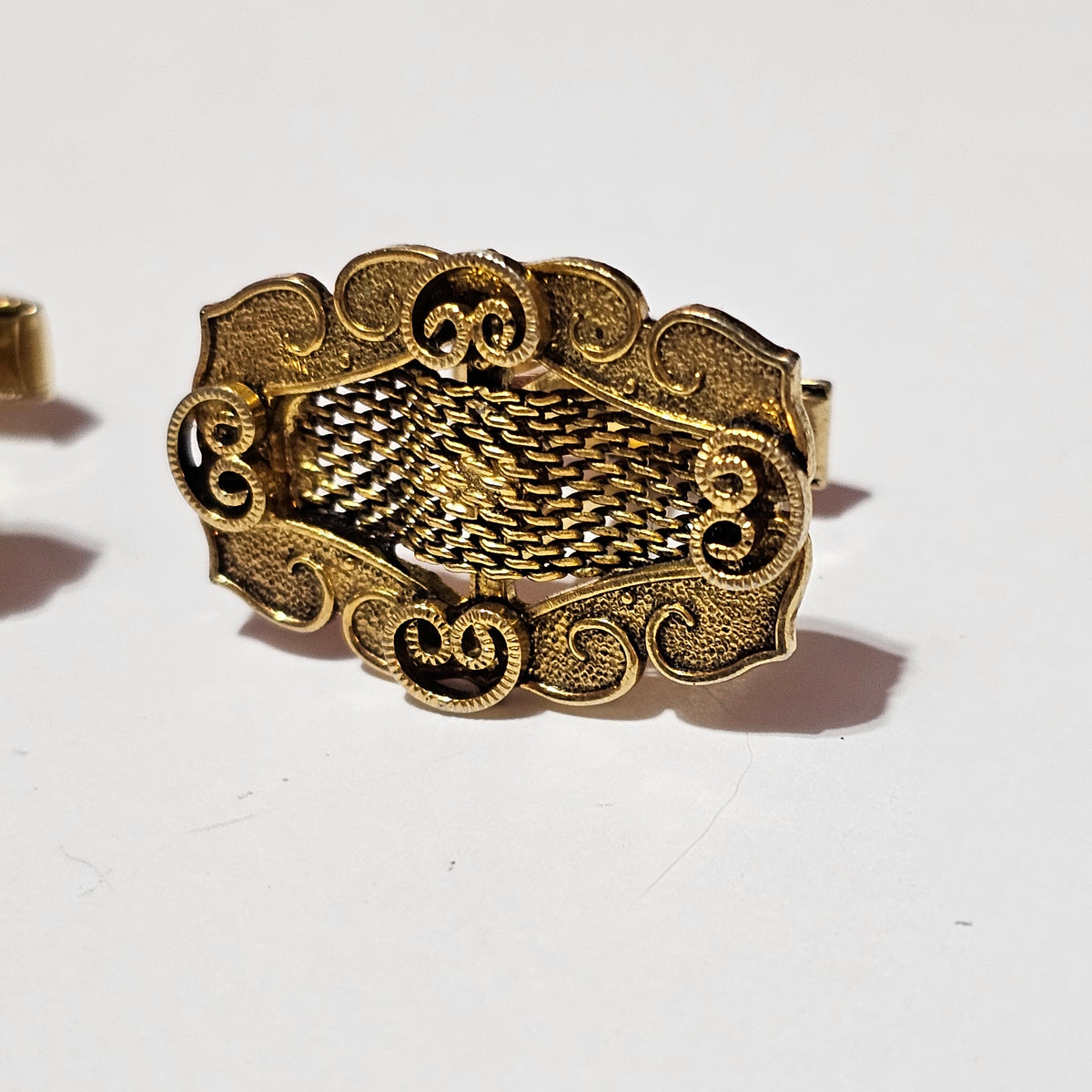 Vintage Gold-tone Mesh Wrap Cuff Links Textured Scroll Design Classic Formal