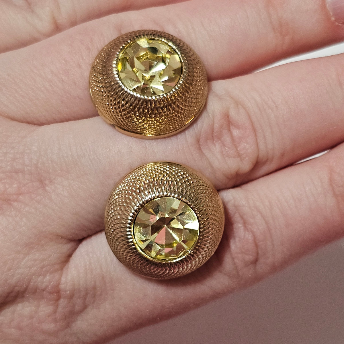 Peridot Glass Rivioli Rhinestone Cufflinks Vintage Textured Round