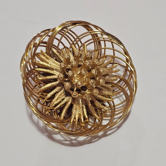 Florenza 3D Round Flower Blossom Brooch Vintage Pin Gold Tone Wire Wrap Classic