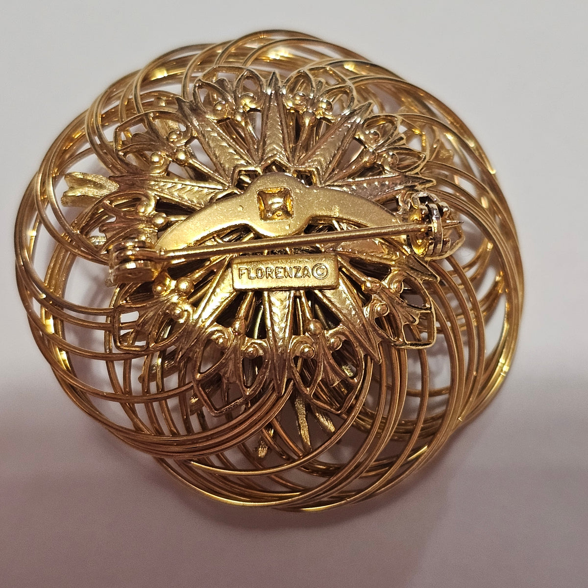 Florenza 3D Round Flower Blossom Brooch Vintage Pin Gold Tone Wire Wrap Classic