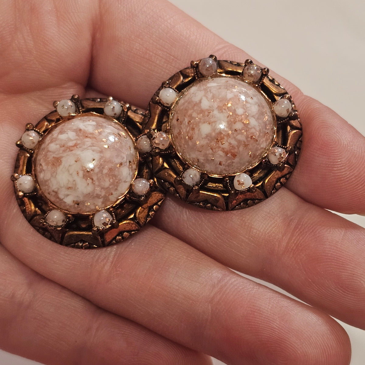 Vintage Round Copper Pink Confetti Lucite Cabochon Screw Back Earrings MCM