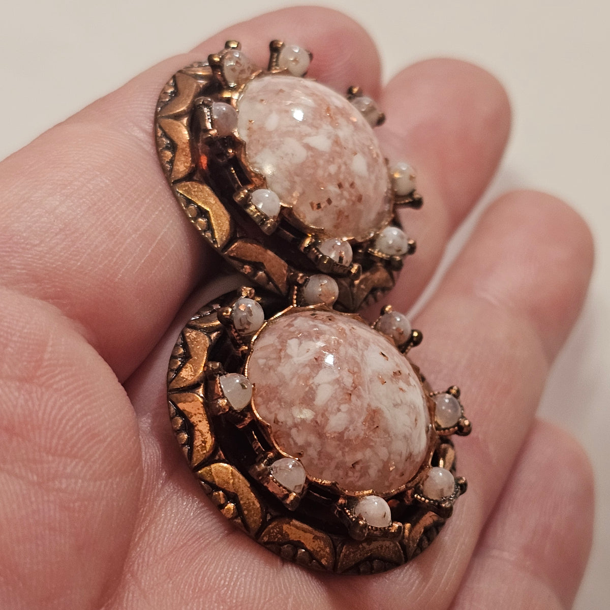 Vintage Round Copper Pink Confetti Lucite Cabochon Screw Back Earrings MCM
