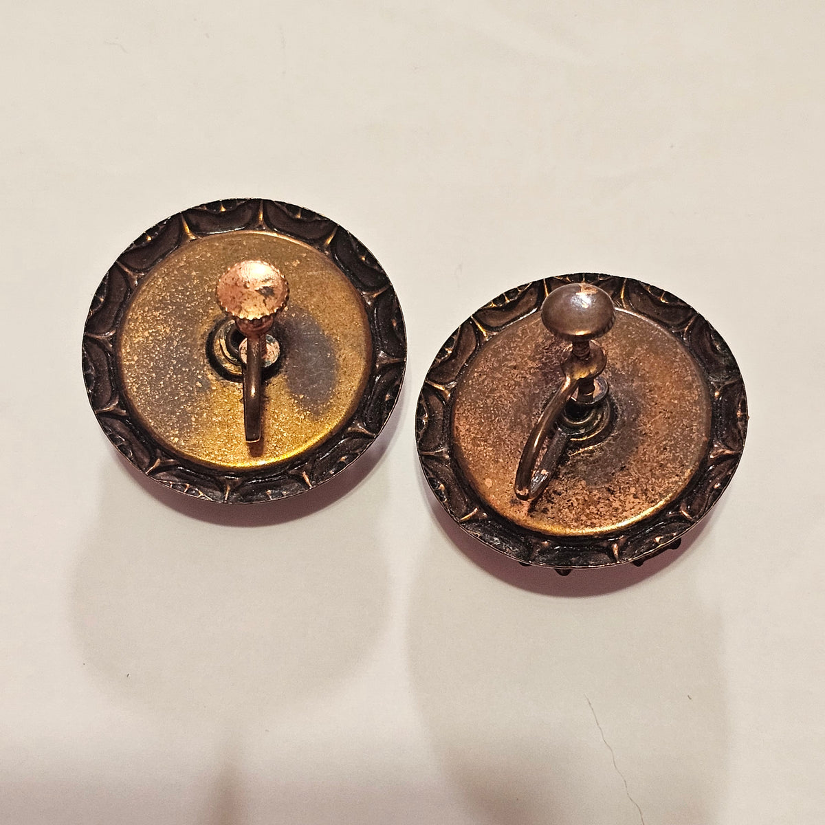 Vintage Round Copper Pink Confetti Lucite Cabochon Screw Back Earrings MCM