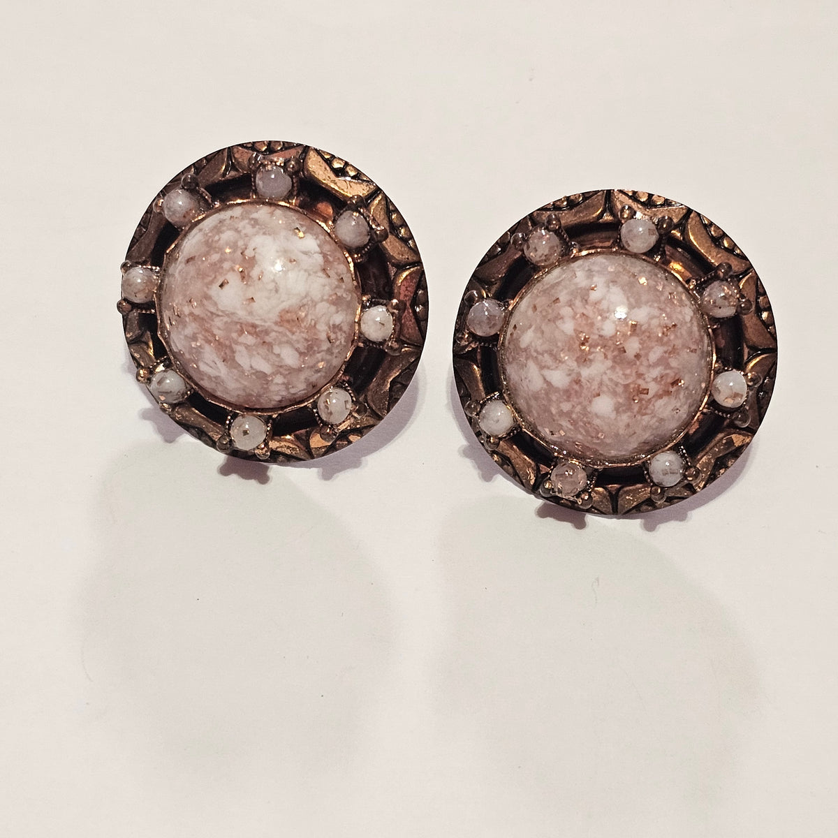 Vintage Round Copper Pink Confetti Lucite Cabochon Screw Back Earrings MCM