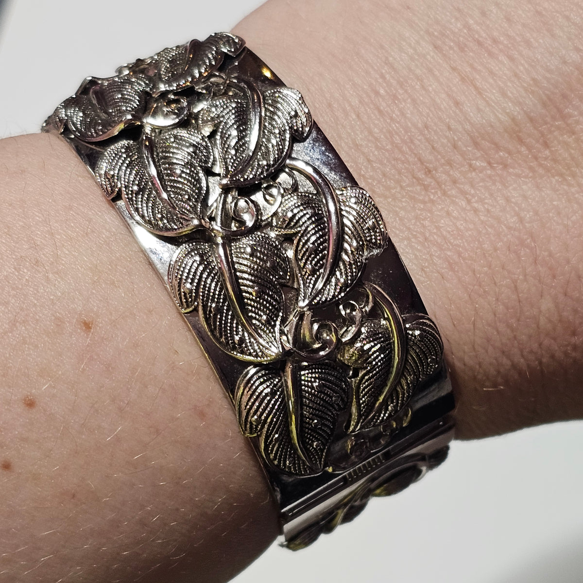 Vintage Mid Century Whiting and Davis Signed Silver-Tone Bracelet Leaf Motif