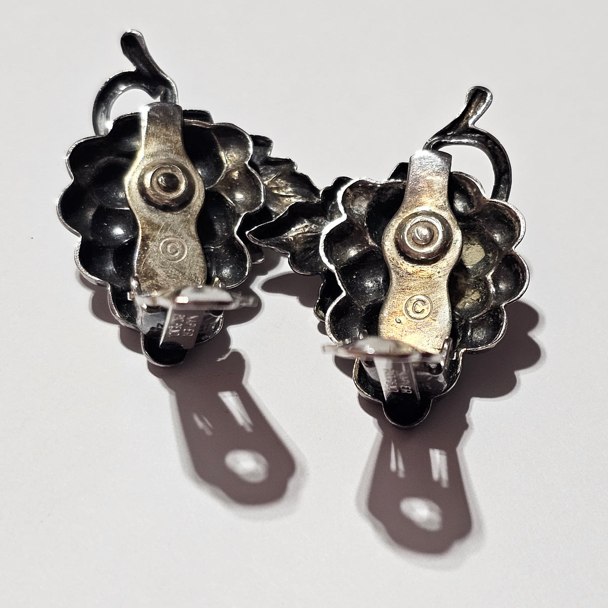 Napier Danish Leaf Grape Cluster Silver Plated Vintage Clip-on Earrings