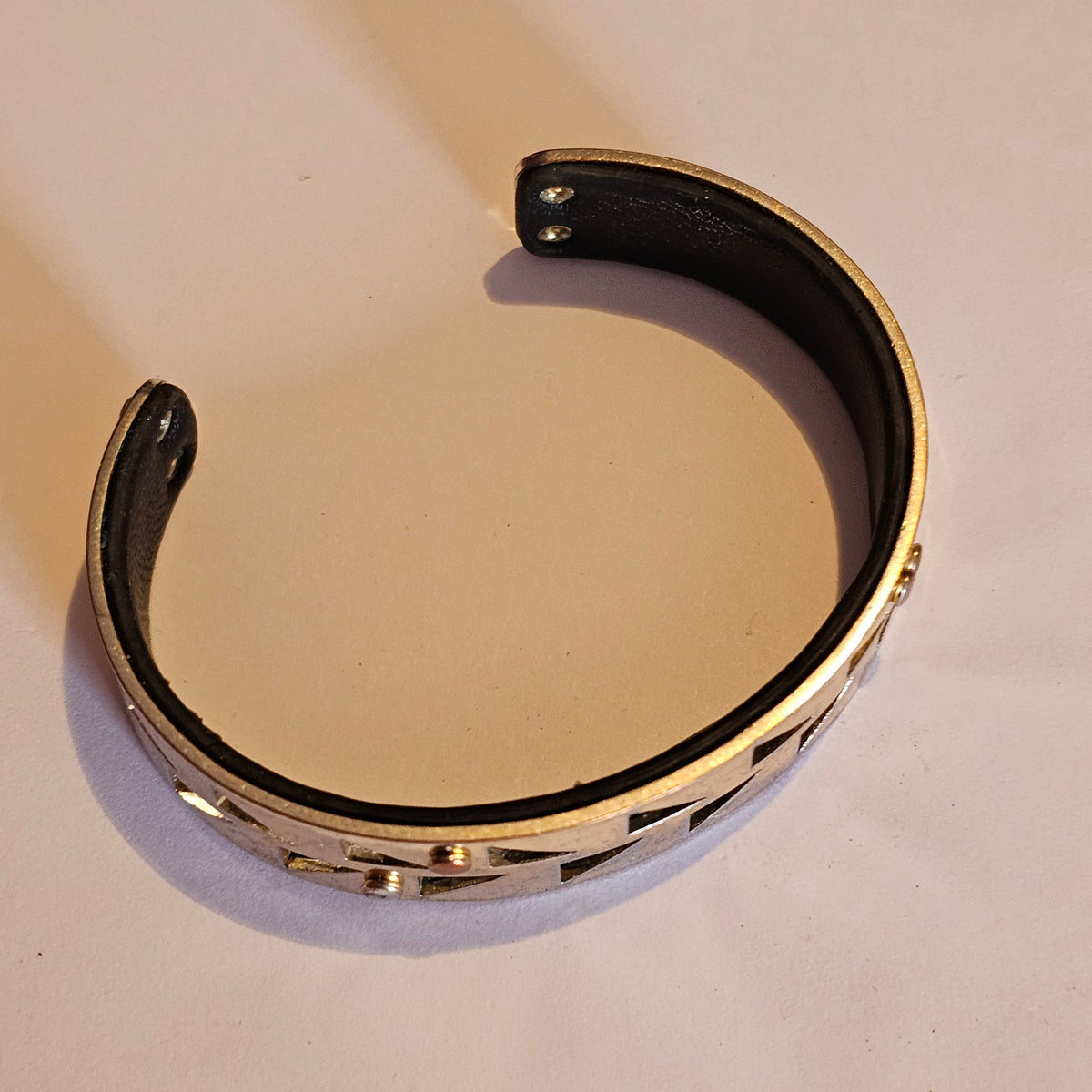Stella And Dot Leather Lined Gold Tone Abstract 6.5 In Cuff Bracelet